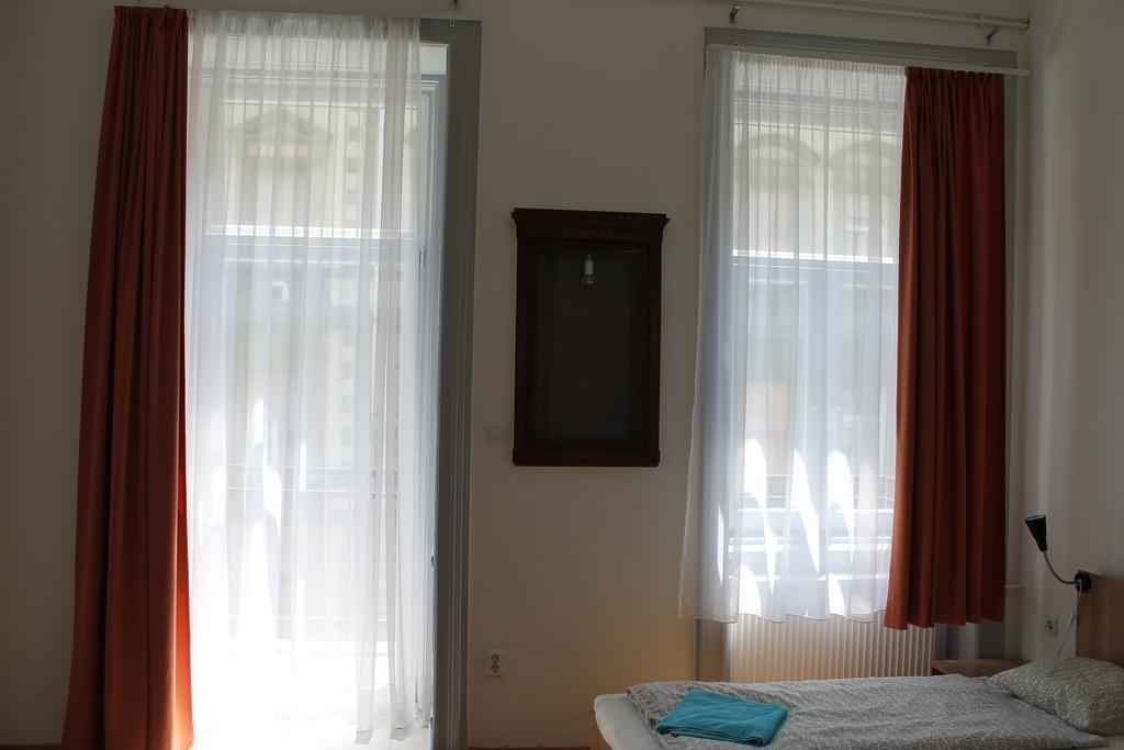 Capital Guesthouse Boedapest Buitenkant foto