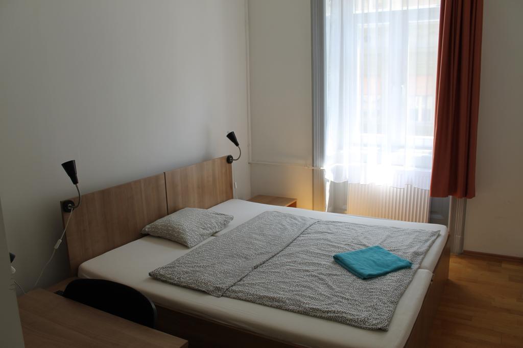 Capital Guesthouse Boedapest Buitenkant foto