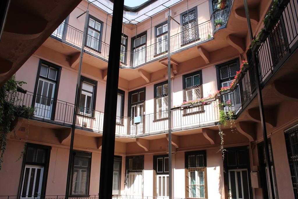 Capital Guesthouse Boedapest Buitenkant foto