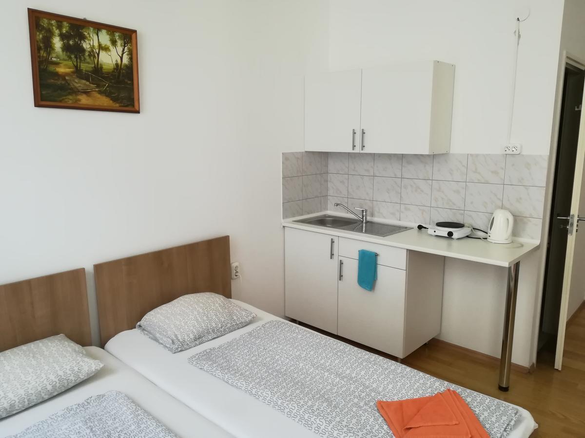 Capital Guesthouse Boedapest Buitenkant foto