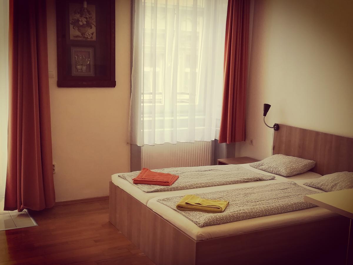Capital Guesthouse Boedapest Buitenkant foto