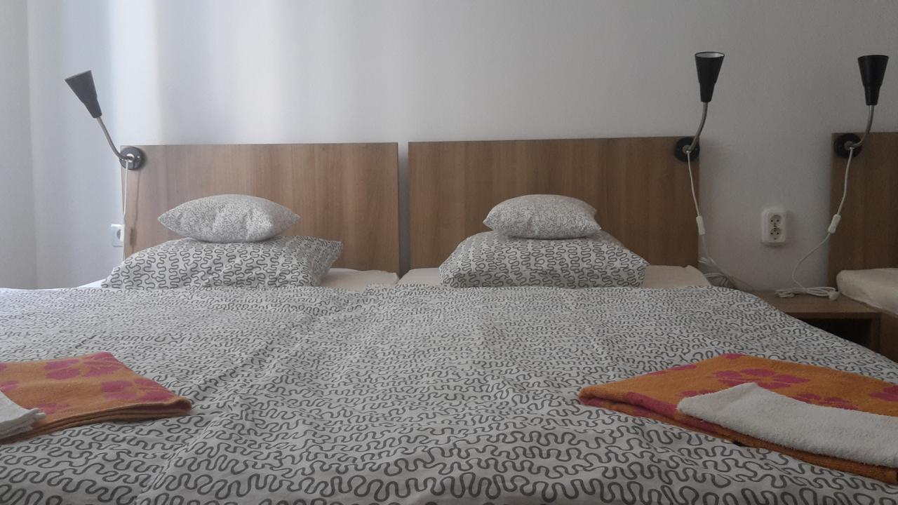 Capital Guesthouse Boedapest Kamer foto
